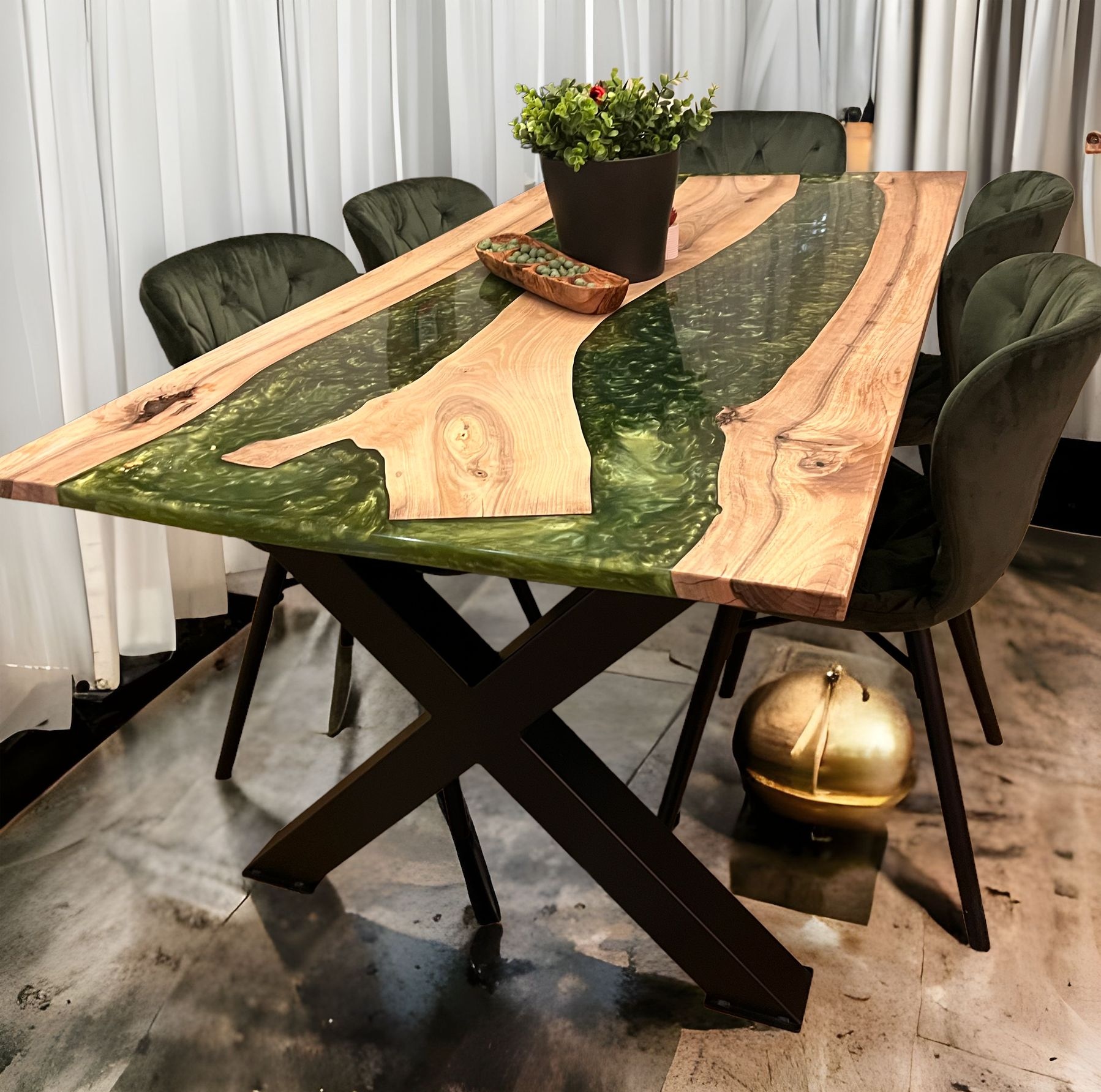 Jídelní stůl z tmavě zeleného epoxidu a dřevěného masívu